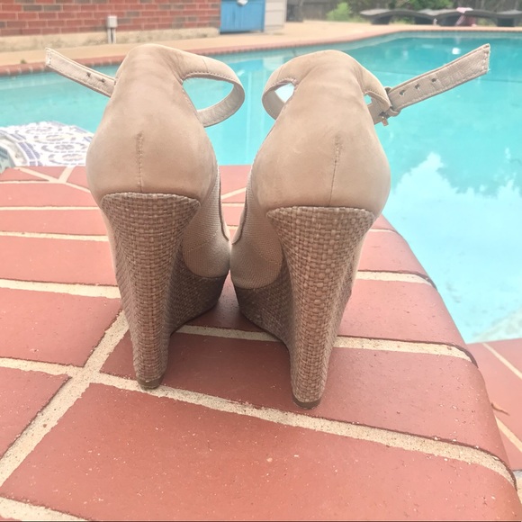 Guess by Marciano ‘PM Cherry’ Linen + Straw Wedges - Picture 7 of 8